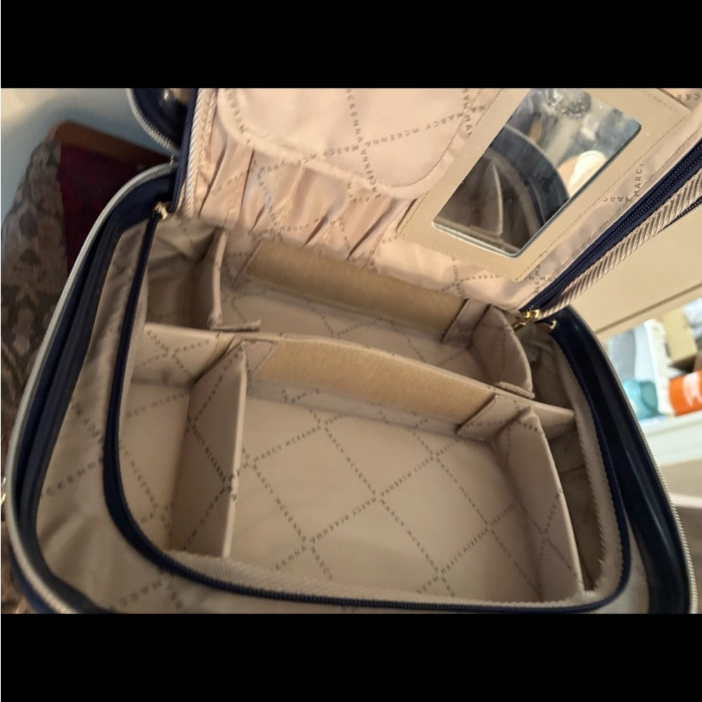 NAVY BLUE MARCY MCKENNA THE JET‎ SETTER COLLECTION BEAUTY CASE - Picture 4 of 11